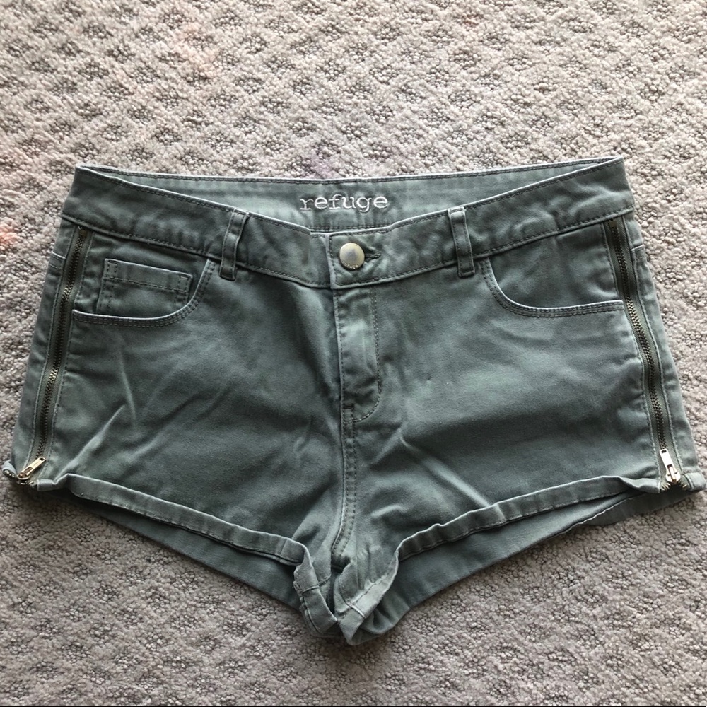 Side zipper, army green, stretchy shorts